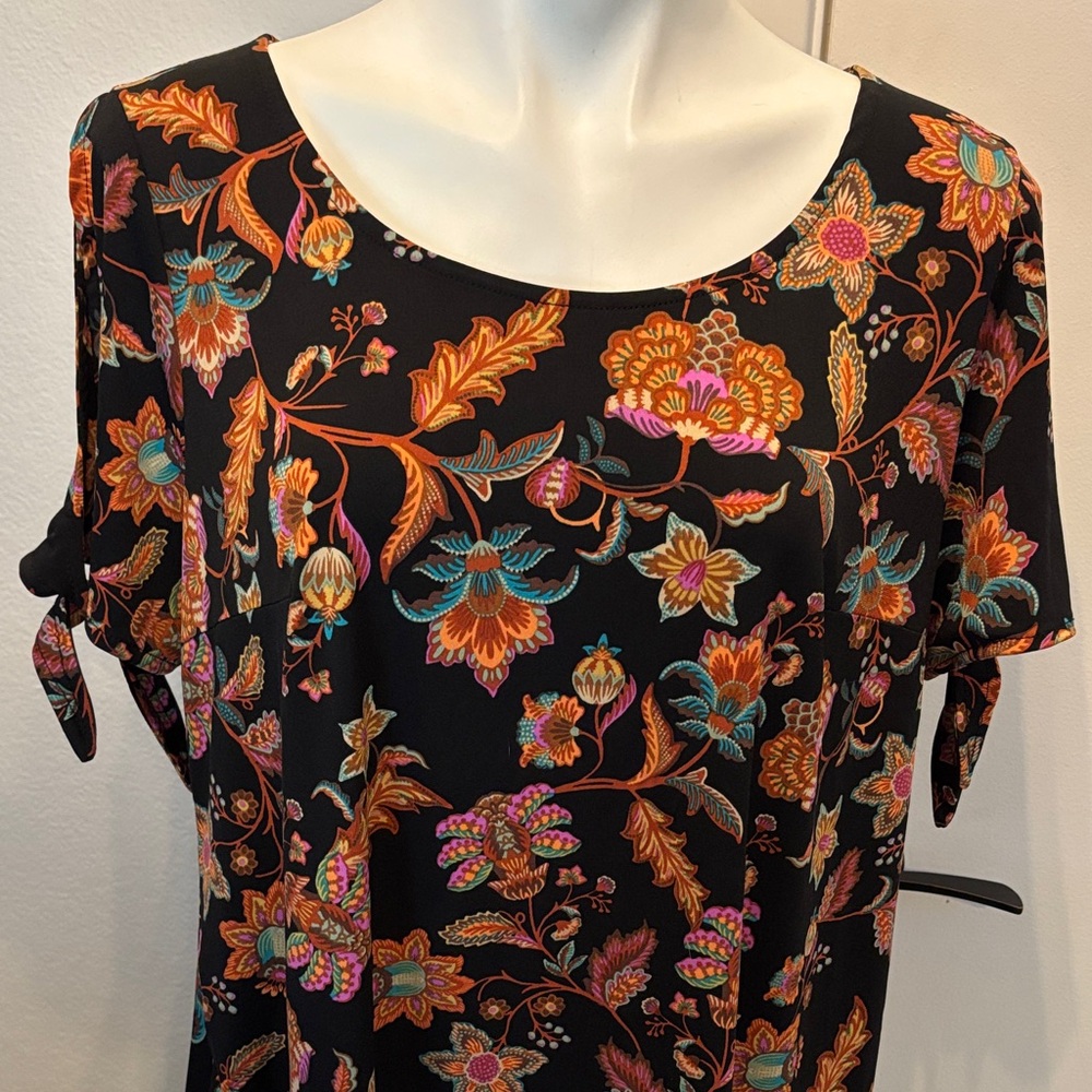 Chic Black Floral Blouse with Tie Sleeve